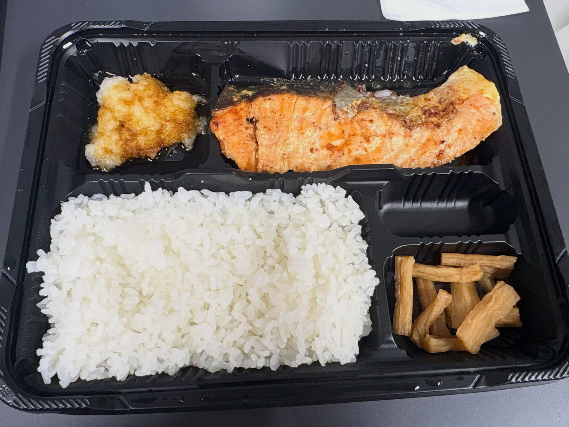 編集箱での夜ご飯🍚✨