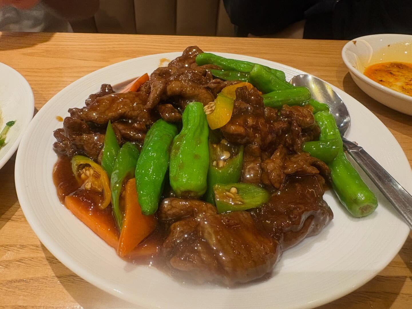 昨日はたまたまみんなのタイミングが合って、駅前の中華へ