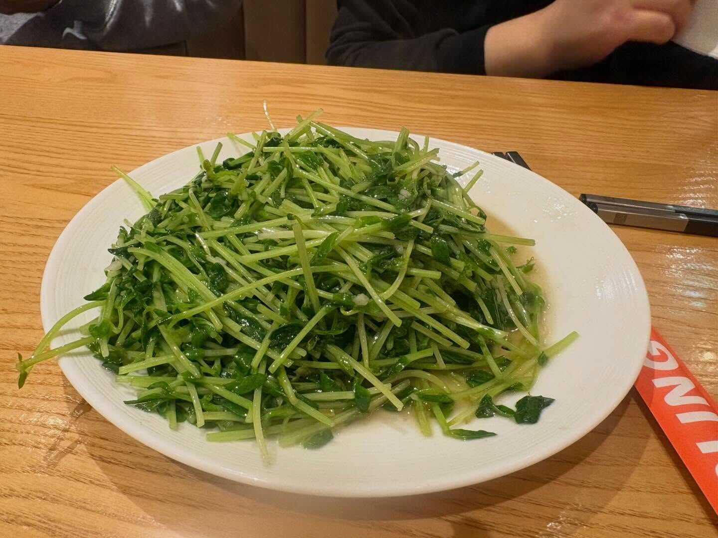 昨日はたまたまみんなのタイミングが合って、駅前の中華へ